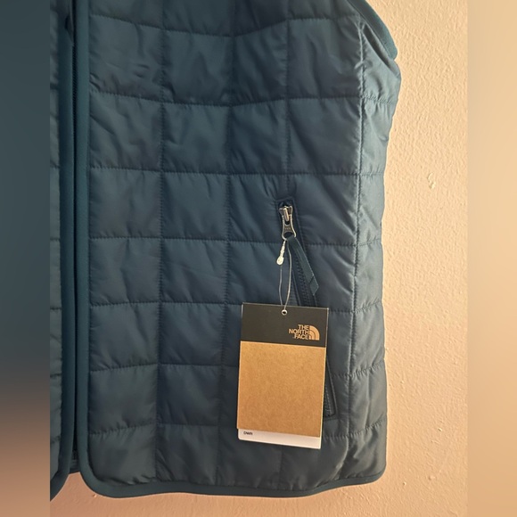 The North Face Women’s Junction Insulated Vest – Medium - Picture 5 of 5